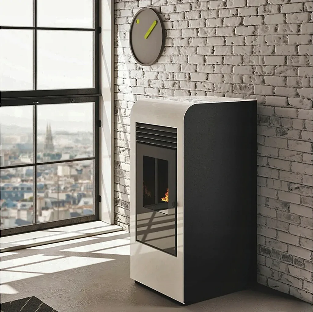 Kominek pelletowy Eva Calor | Giada 9kW z nadmuchem, lewy bok