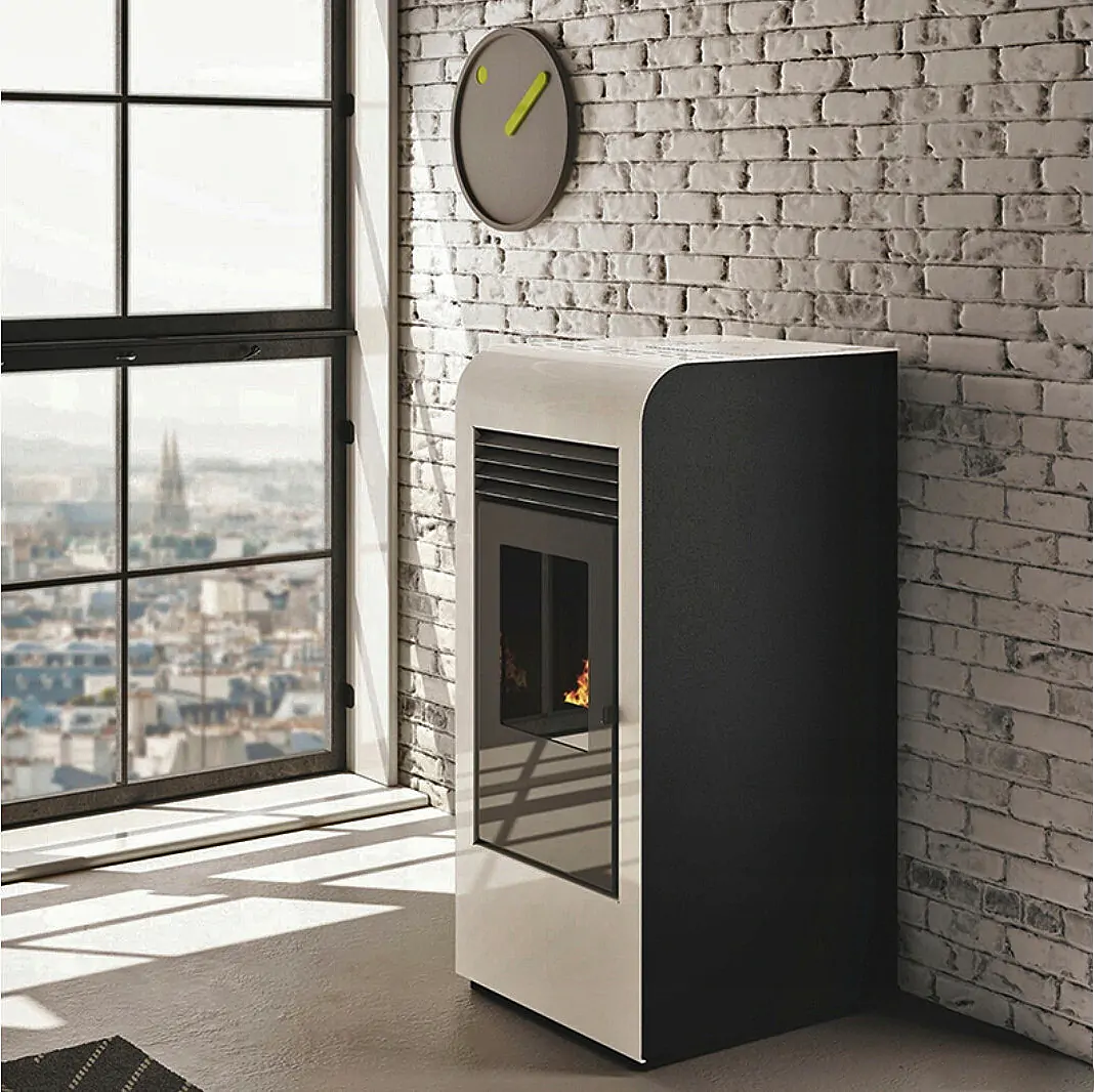 Kominek pelletowy Eva Calor | Giada 9kW z nadmuchem, lewy bok